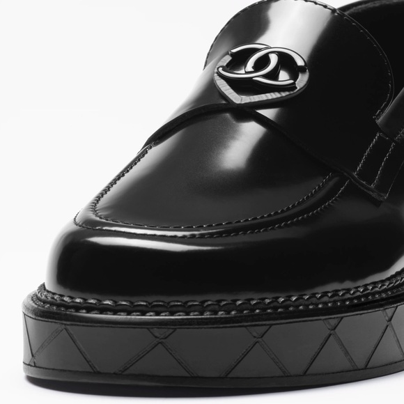 CHANEL Shiny Moccasin Calfskin Quilted Black Patent CC Leather Heart Loafers 39 - Picture 1 of 13